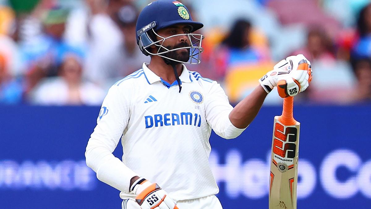 Ravindra Jadeja celebrates on scoring his 50 