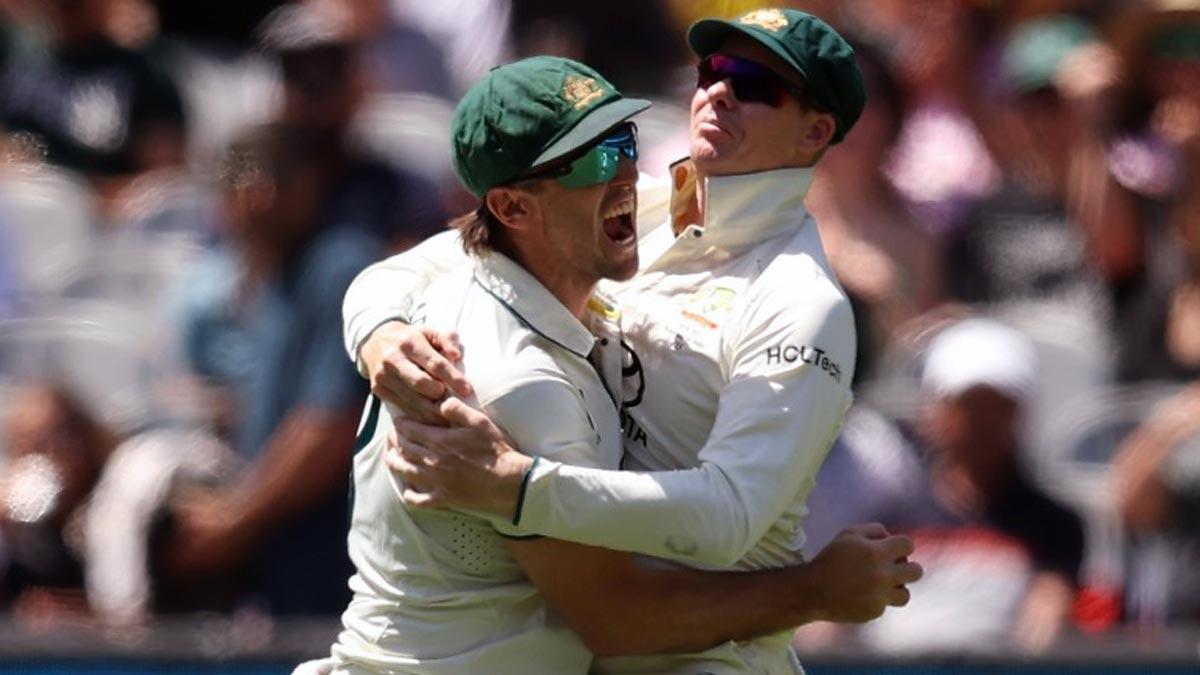 Mitchell Marsh celebrates with Steve Smith after taking the catch to dismiss Rohit Sharma off the bowling of Pat Cummins. 