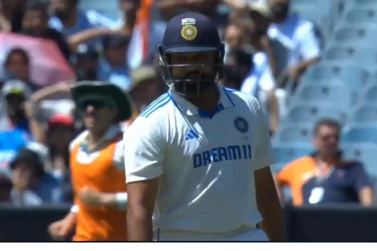 Rohit Sharma walks off after another poor outing. He was out for 9 in the 2nd innings of the 4th Test at the MCG on Monday