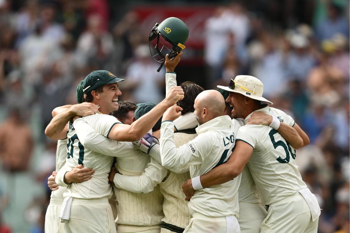 Australia players celebrate after beating India on Day 5 of the 4th Test at the Melbourne Cricket Ground on Monday