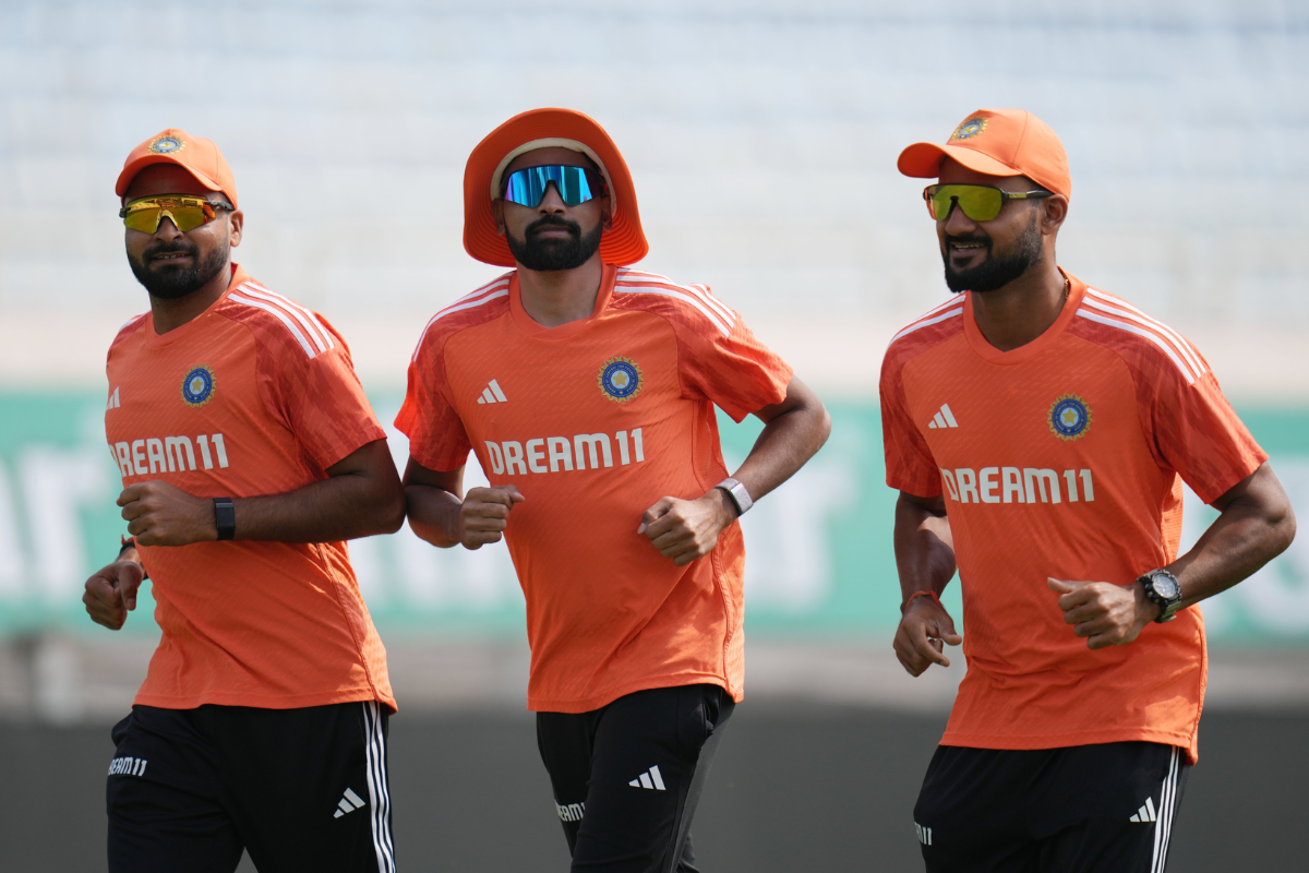 Pacers Mukesh Kumar, Mohammed Siraj and Akash Deep at training