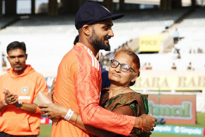 Akash Deep hugs his mother Ladduma Devi 