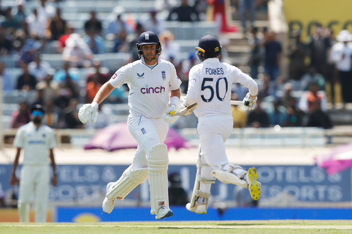 Joe Root and Ben Foakes keep the scoreboard ticking post lunch