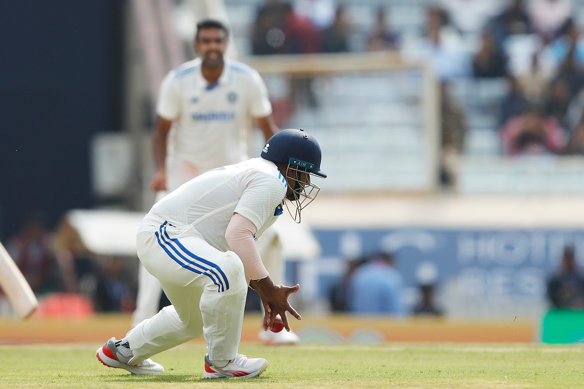 Sarfaraz Khan drops Ben Foakes off the bowling of Ravichandran Ashwin