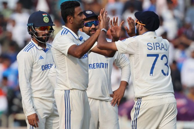  India's Ravichandran Ashwin celebrates with teammates after taking a return catch to dismiss England's Ben Foakes
