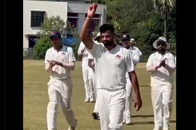 Mumbai's Mohit Avasthi acknowledges the applause after his seven-for against Kerala in their Ranji Trophy Group B match on Saturday