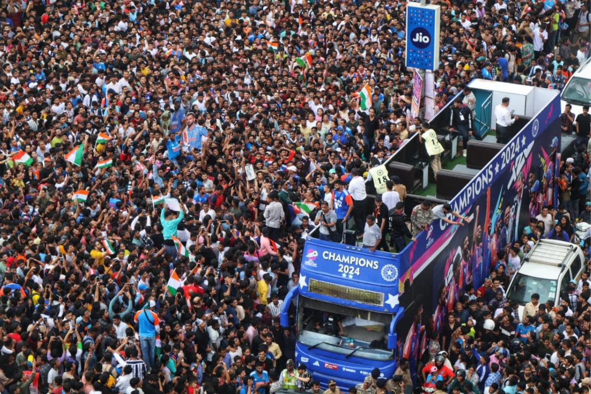 The team bus on its way to pick up the Indian team from NCPA, ahead of the victory parade