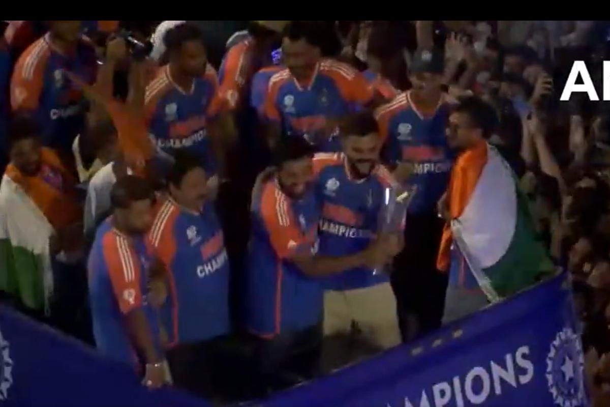 Virat Kohli and Rohit Sharma at the victory parade