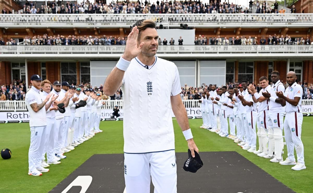 England's James Anderson is given a guard of honour by players of the English and West Indies teams at Lords Cricket Ground on July 12, 2024