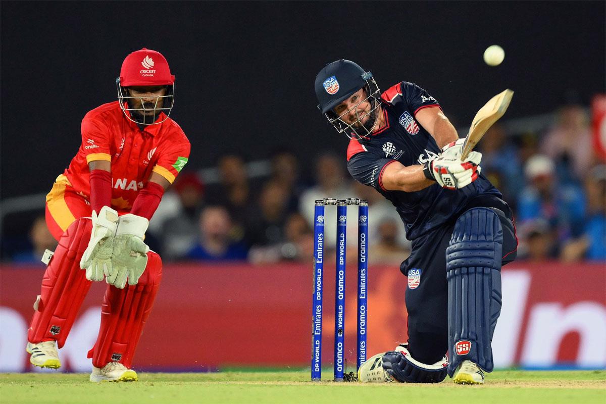  Andries Gous sends the ball over the boundary