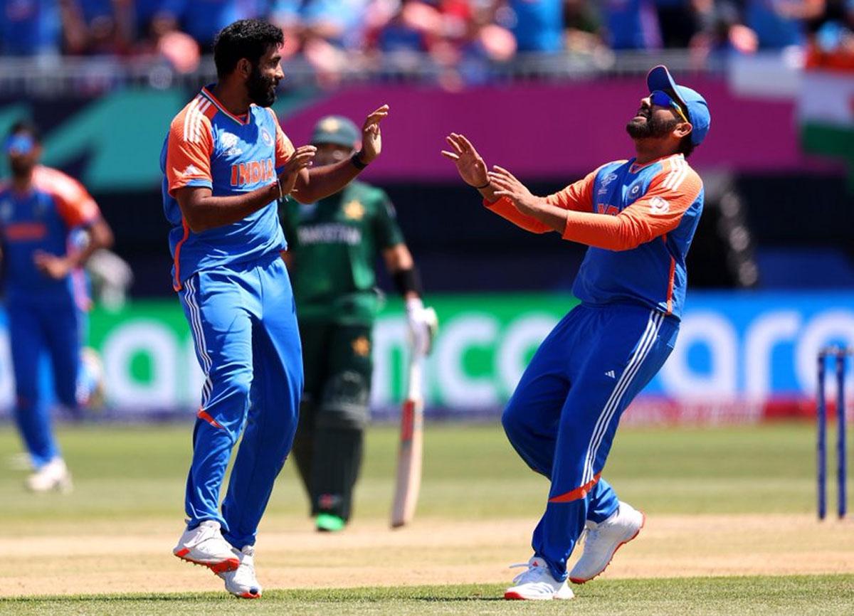 Jasprit Bumrah celebrates with Rohit Sharma after dismissing Mohammad Rizwan