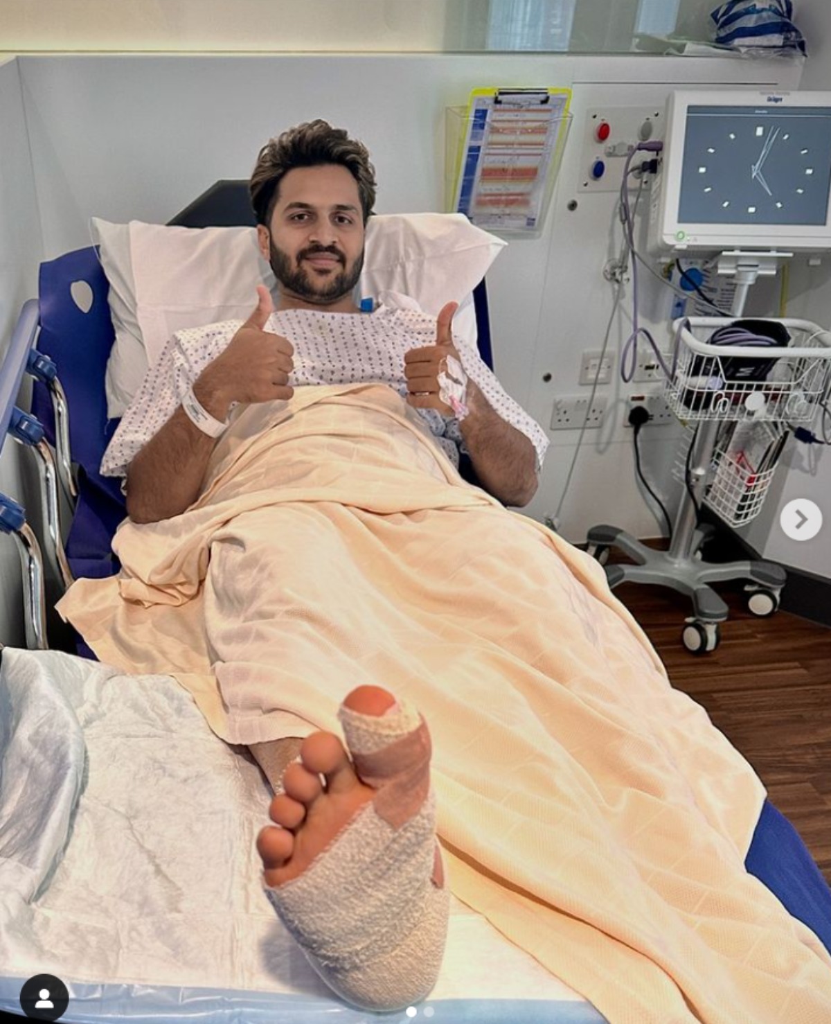 Shardul Thakur gives a thumbs up post surgery on Wednesday