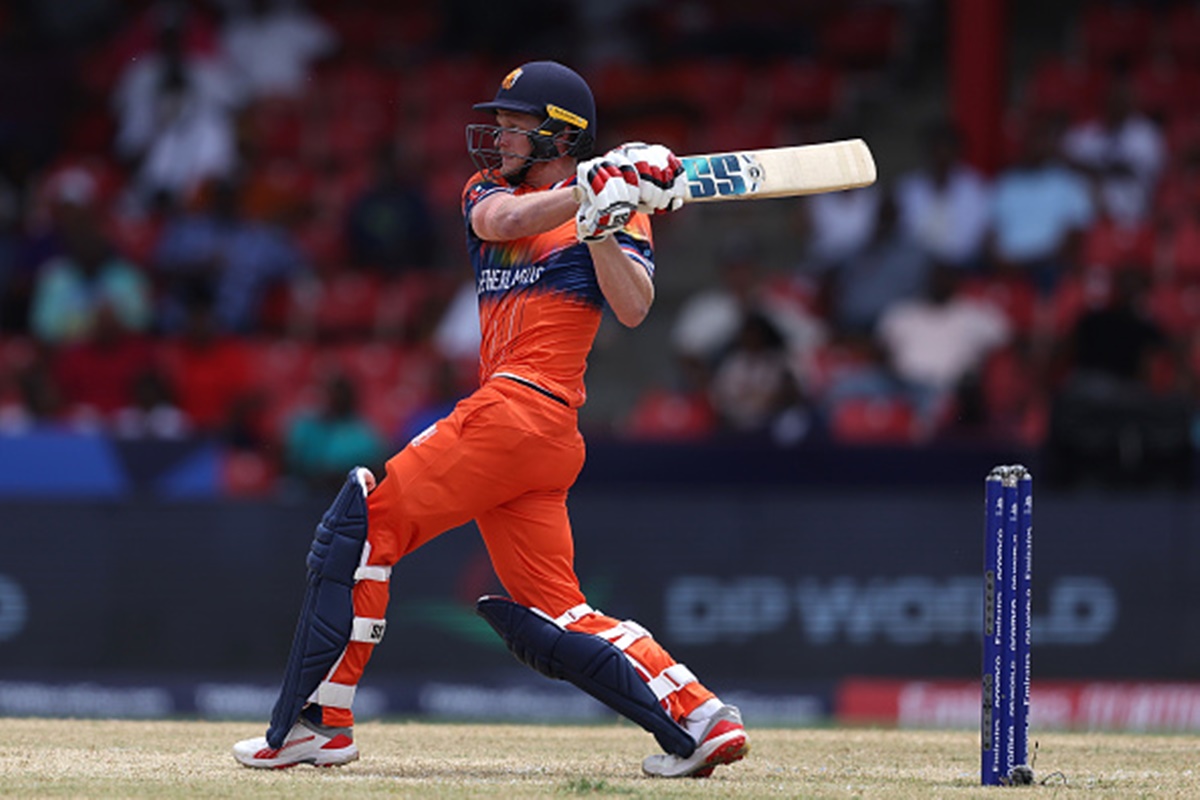 Sybrand Engelbrecht was the Netherlands' top scorer with 33 off	22 balls, which included 	3 fours and a six.
