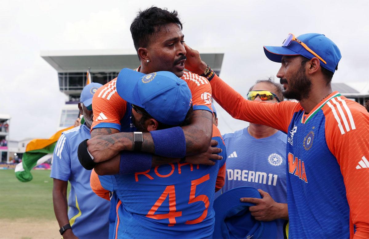 Hardik Pandya hugs Rohit Sharma after the victory