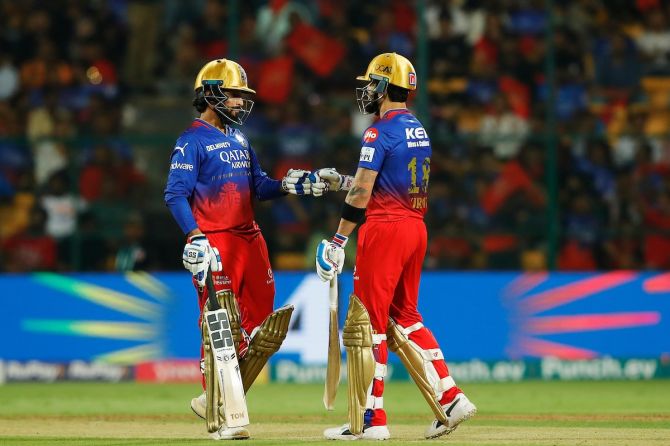Virat Kohli and Rajat Patidar put on a 43-run stand to stabilise the RCB innings.