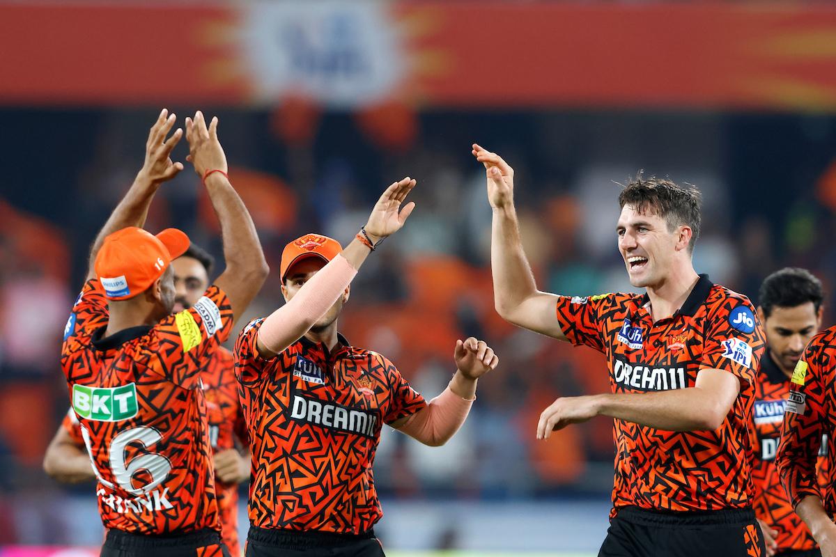 Sunrisers Hyderabad players celebrates after captain Pat Cummins dismissed Tilak Varma.