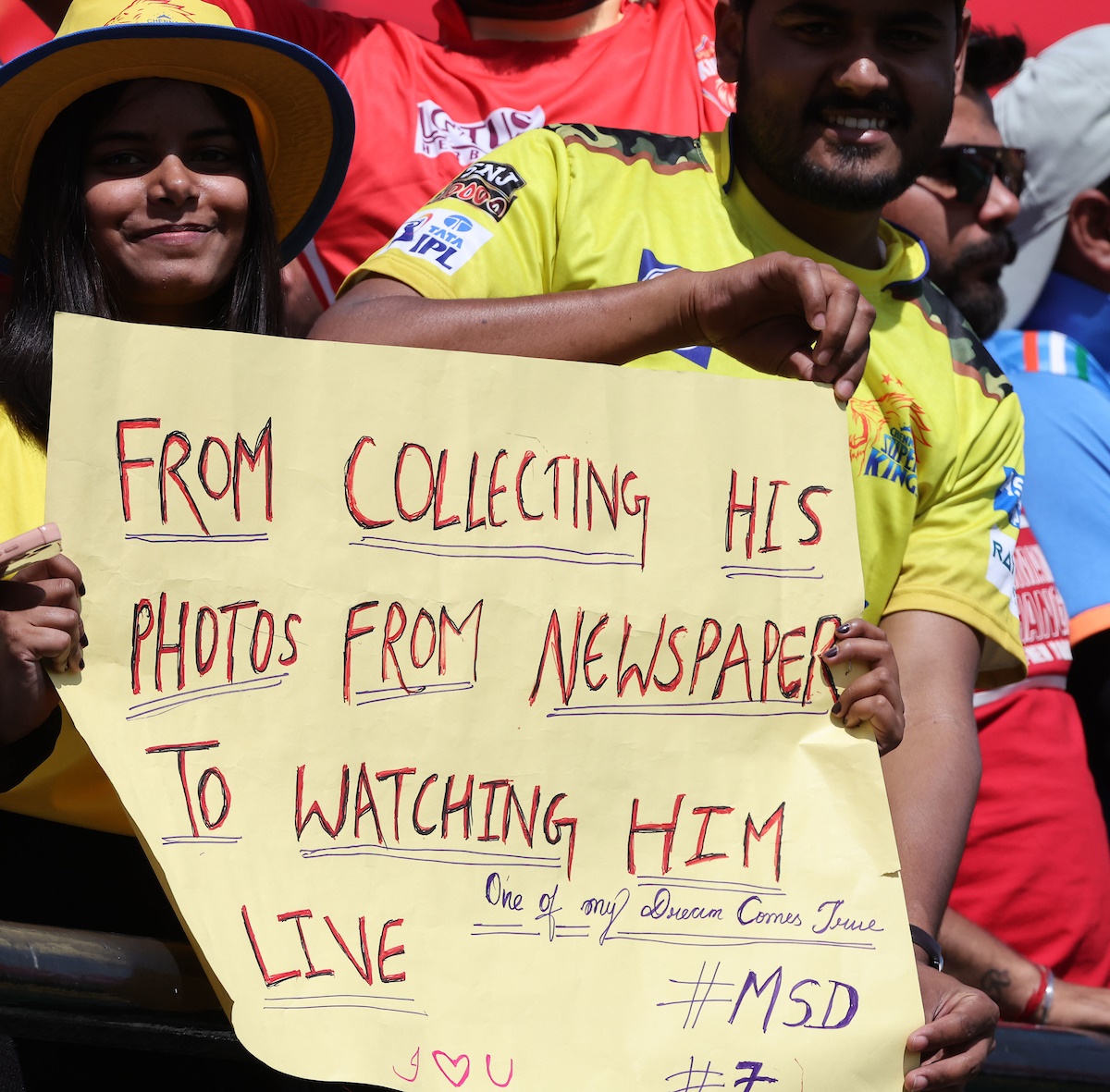 MS Dhoni fans