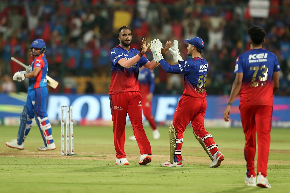 Yash Dayal celebrates the wicket of Kuldeep Yadav