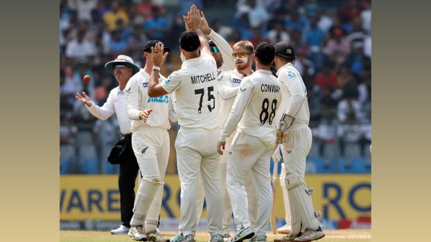 New Zealand players celebrates the wicket of Ravindra Jadeja, who was dismissed by Glen Phillips.