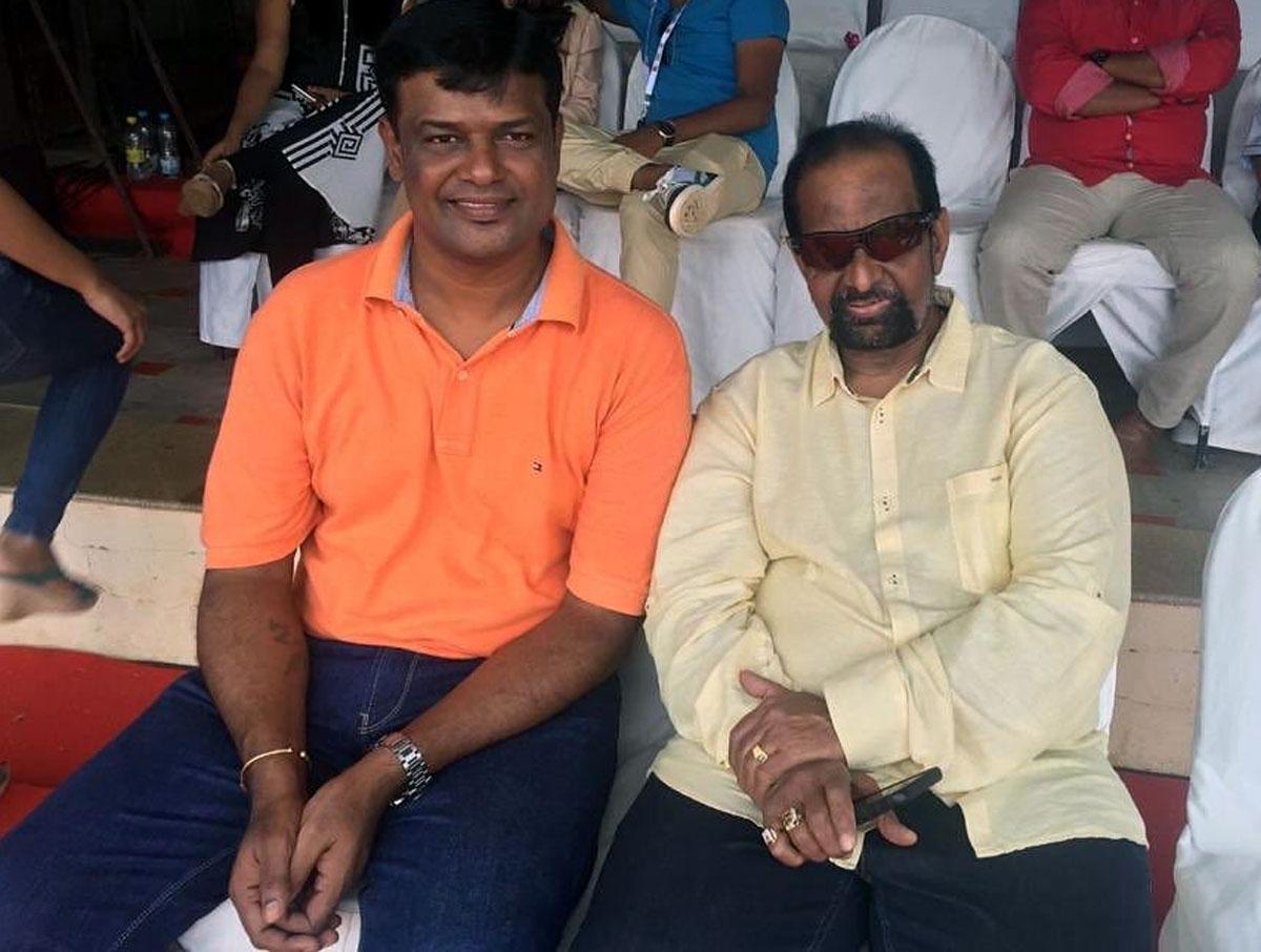 Dodda Ganesh with batting great Gundappa Viswanath.