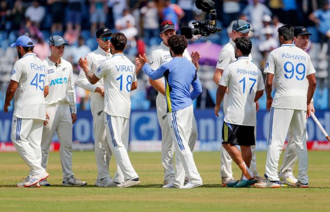 Players exchange handshakes after New Zealand won the third Test