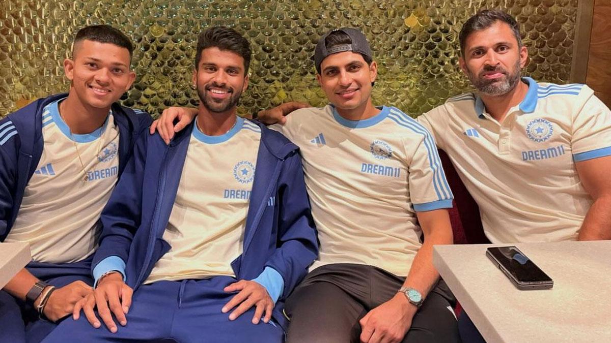 Yashasvi Jaiswal, Washington Sundar, Shubman Gill and assistant coach Abhishek Nayar