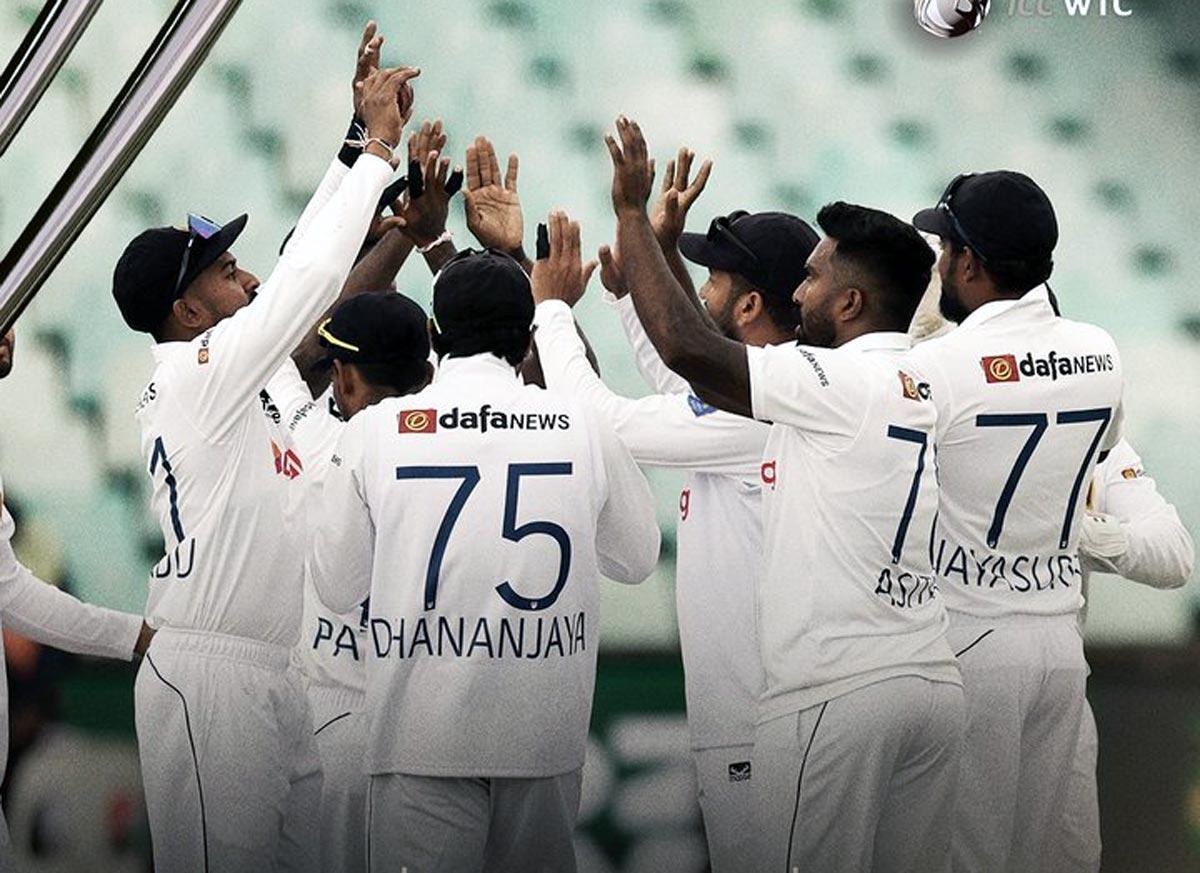 Sri Lanka's players celebrate a wicket