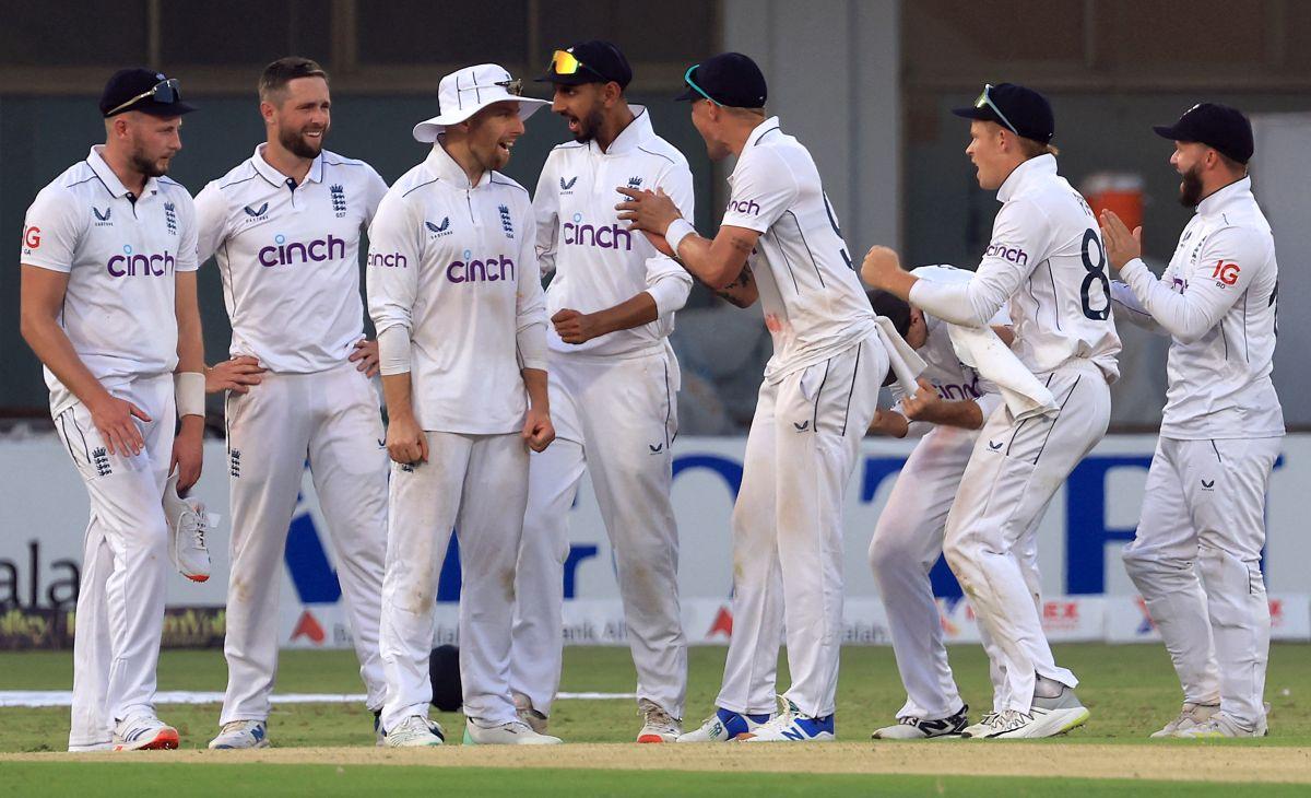 England's players celebrate the wicket of Babar Azam