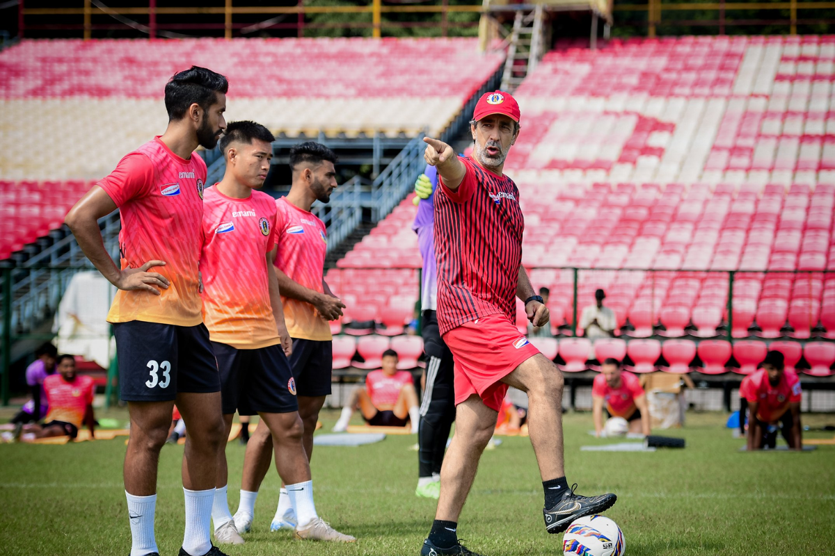 East Bengal coach Oscar Bruzon speaks to his players during a training session.