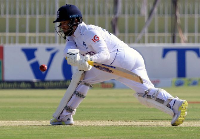 Ben Duckett bats