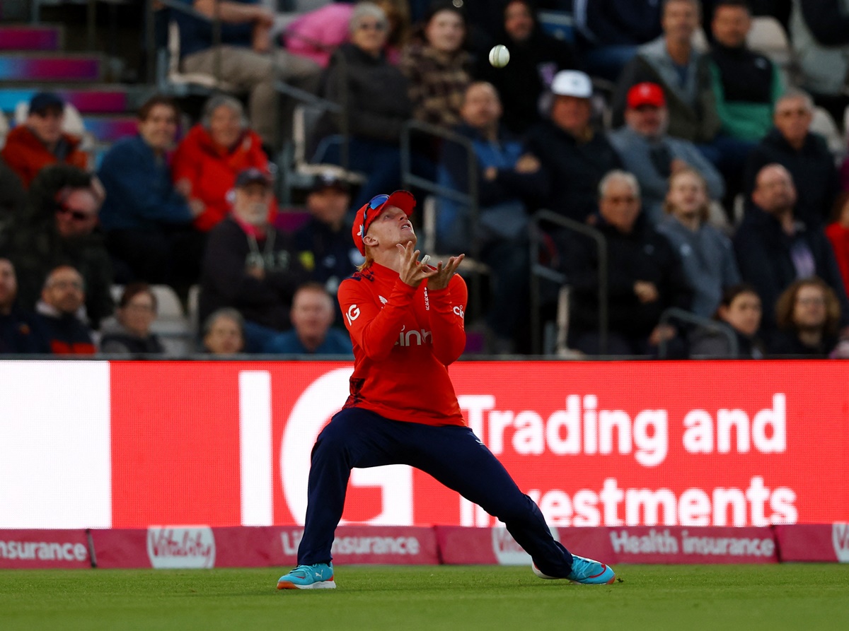 Jordan Cox takes the catch, off England pacer Saqib Mahmood's bowling, to dismiss Travis Head.