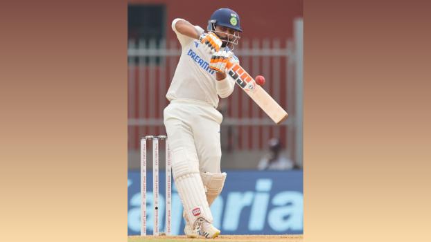 Ravindra Jadeja plays the pull shot.