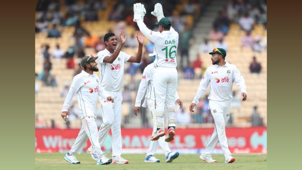 Nahid Rana celebrates with team-mates after taking the wicket of Yashasvi Jaiswal.