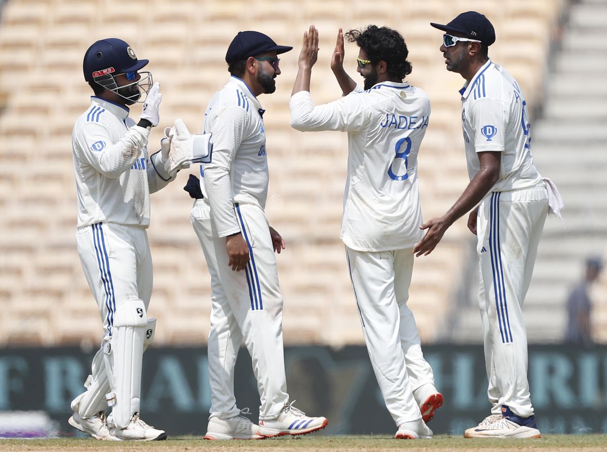 Ravindra Jadeja celebrates with teammates after taking the wicket of Litton Das.