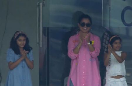 Ravichandran Ashwin's wife and daughters