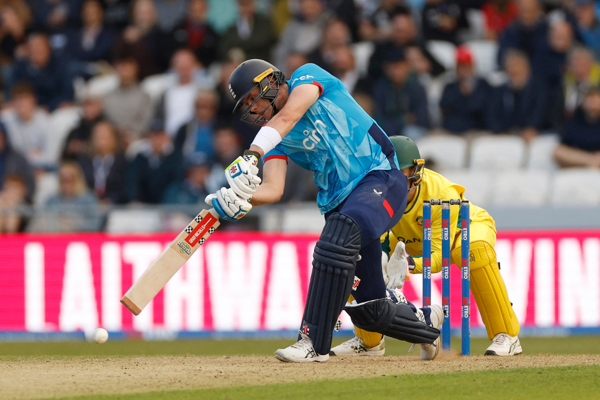 England's Jamie Smith bats