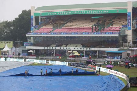 The groundstaff bring on the covers