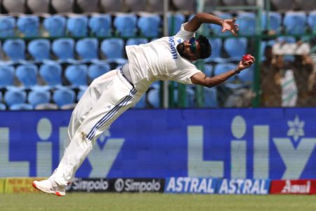 Mohammed Siraj takes the catch to dismiss Shakib Al Hasan off the bowling of Ravichandran Ashwin.