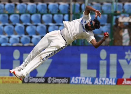 Mohammed Siraj takes the catch to dismiss Shakib Al Hasan off the bowling of Ravichandran Ashwin.