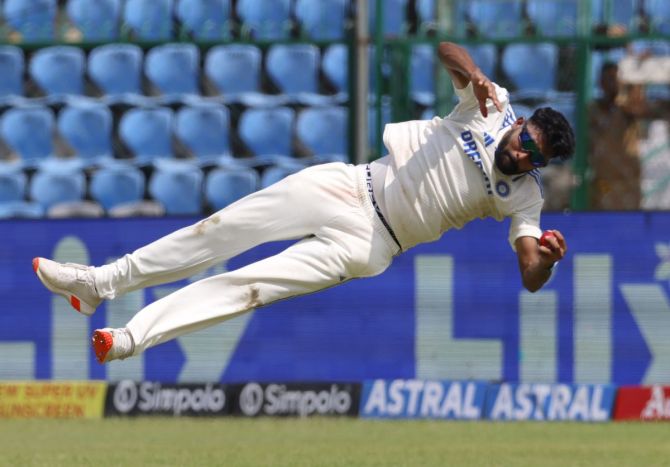 Mohammed Siraj takes the catch to dismiss Shakib Al Hasan off the bowling of Ravichandran Ashwin.