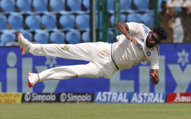 Mohammed Siraj takes the catch to dismiss Shakib Al Hasan off the bowling of Ravichandran Ashwin.