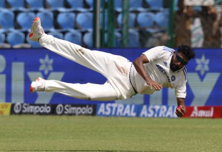 Mohammed Siraj takes the catch to dismiss Shakib Al Hasan off the bowling of Ravichandran Ashwin.