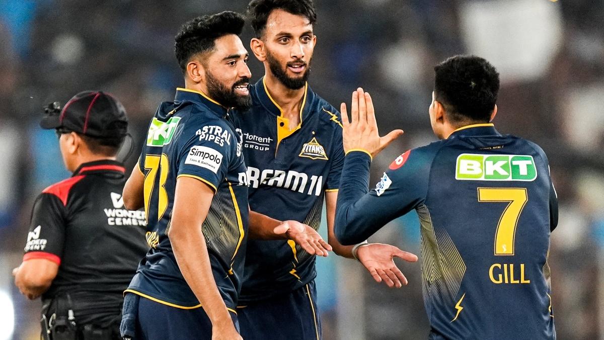 Prasidh Krishna celebrates with Mohammed Siraj and Shubman GIll