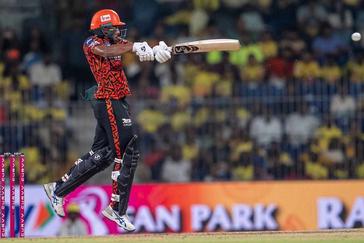 Kamindu Mendis hit a 32 run cameo at the end to help guide SRH home