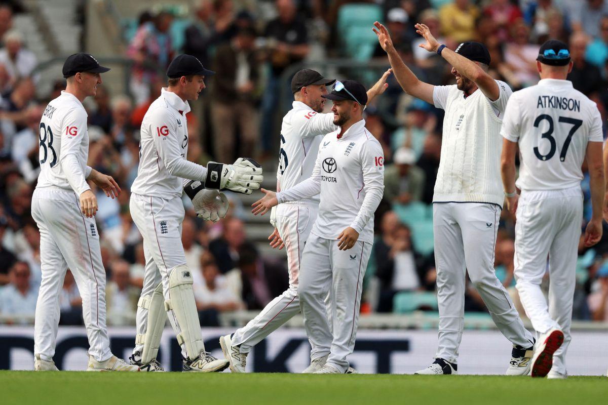 Jamie Smith celebrates taking a catch to dismiss Sai Sudharsan