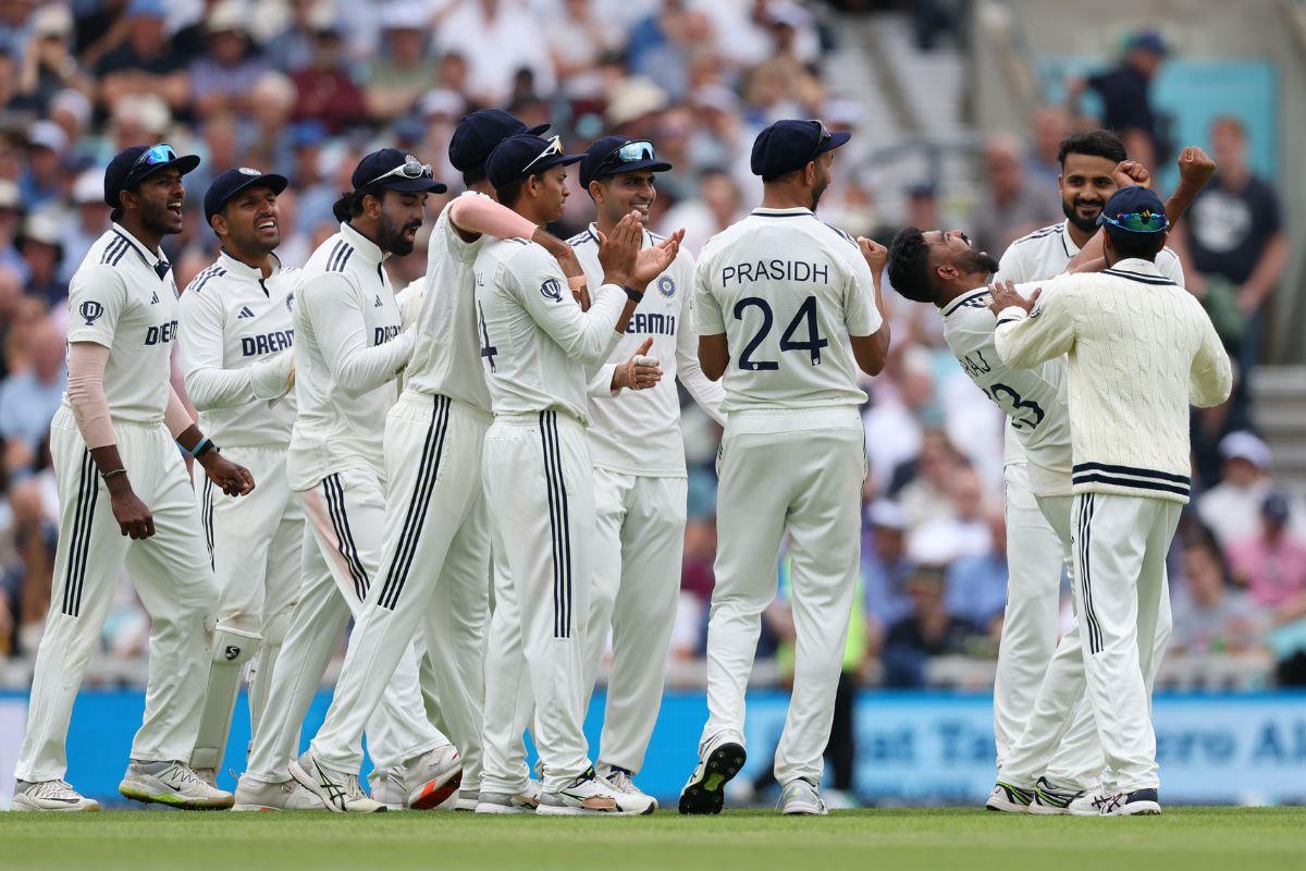 Mohammed Siraj celebrates the wicket of Joe Root
