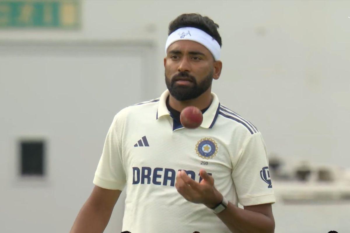 Mohammed Siraj dons the GT headband on Day 2 of the 5th Test at The Oval on Friday