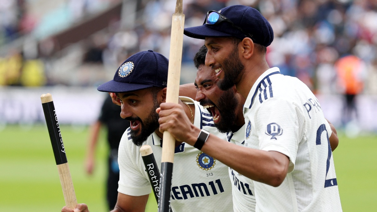 Mohammed Siraj celebrates with Akash Deep and Prasidh Krishna after winning the Oval Test