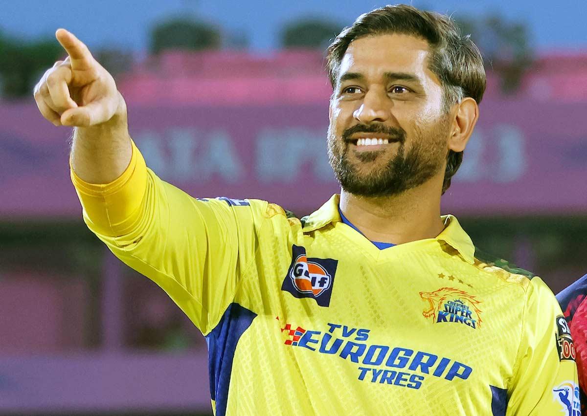 Mahendra Singh Dhoni with Sanju Samson