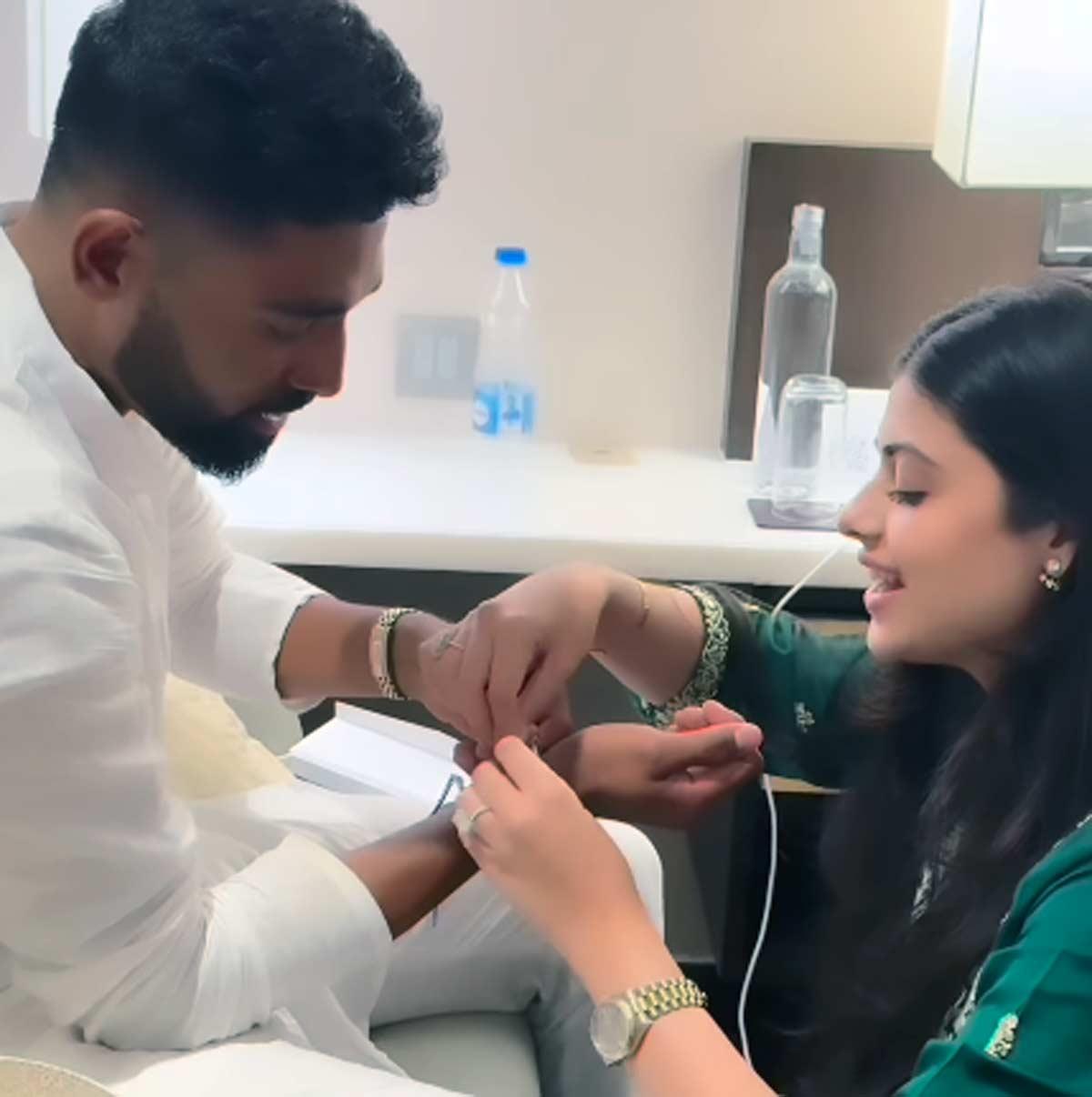 Zanai Bhosle with Mohammed Siraj Zanai Bhosle with Mohammed Siraj